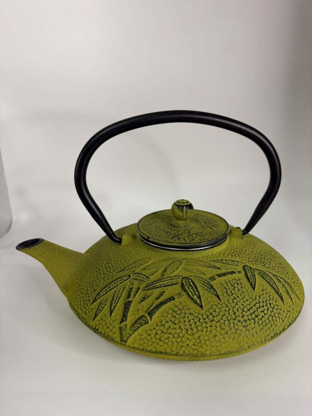 Japanese Tetsubin Iron Teapot Gorgeous Green Bamboo Cast Iron W/Diffuser